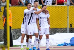 Liga Deportiva Universitaria venció 2 – 1 a El Nacional en su vista en el Estadio Olímpico Atahualpa