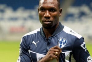 El exfutbolista ecuatoriano, Walter Ayoví, fue presentado como el refuerzo del Raniza FC de la Kings League mexicana