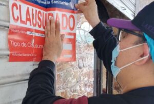 En Nobol, Guayas, la comida en dos restaurantes se preparaba entre plagas y alimentos almacenados en espacios insalubres