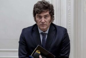 En Argentina, la justicia ha congelado los bienes y levantado el secreto fiscal y bancario del expresidente Alberto Fernández