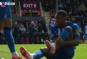 El ecuatoriano Pervis Estupiñán sufrió una lesión