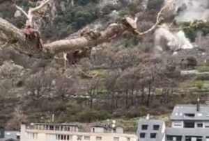 Una roca de 180 toneladas y 100 metros cúbicos se desprendió de la montaña