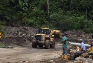 Los trabajos continúan en los puntos críticos de la vía Pallatanga-Riobamba-Cumandá