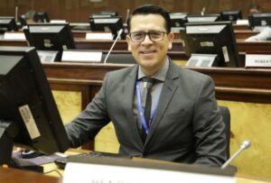 En dos días, la Revolución Ciudadana sumaron tres bajas en su bancada