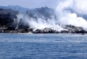 Se reportaron flujos de lava de la erupción del volcán La Cumbre, en la isla Fernandina
