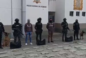 Se interceptó a un sujeto que pretendía llevar droga desde el norte del país hacia el sur