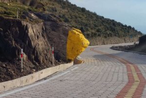 El exfuncionario, Fernando Benalcázar, quien compartió la fotografía pidiendo “acciones correctivas con esta aberración a la ingeniería vial”