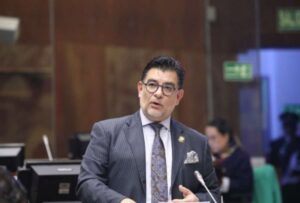 El legislador Patricio Chávez (RC), presidente de la Comisión de Transparencia, Participación Ciudadana y Control Social, registra un impedimento para ejercer cargos públicos