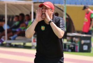 Luis García renunció a su cargo de director técnico del Deportivo Cuenca