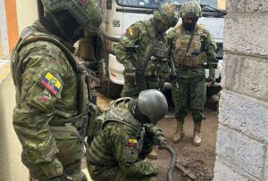 Los miembros de las Fuerzas Armadas emprendieron operaciones militares de control hidrocarburífero en Ambato, Tungurahua