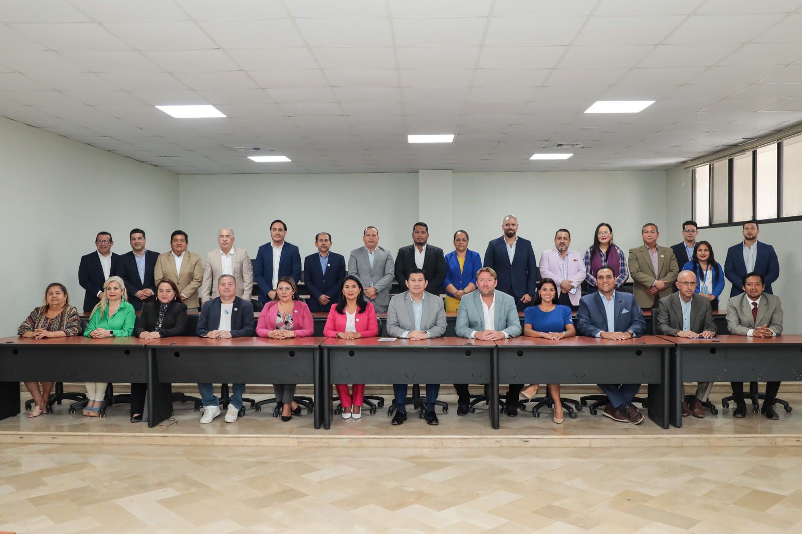 Municipal de Salinas y la Universidad de Guayaquil firmaron un Convenio Marco