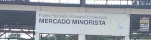 Comerciantes de mariscos trabajan de manera inadecuada por falta de mantenimiento del mercado minorista en el Puerto Pesquero Artesanal Esmeraldas