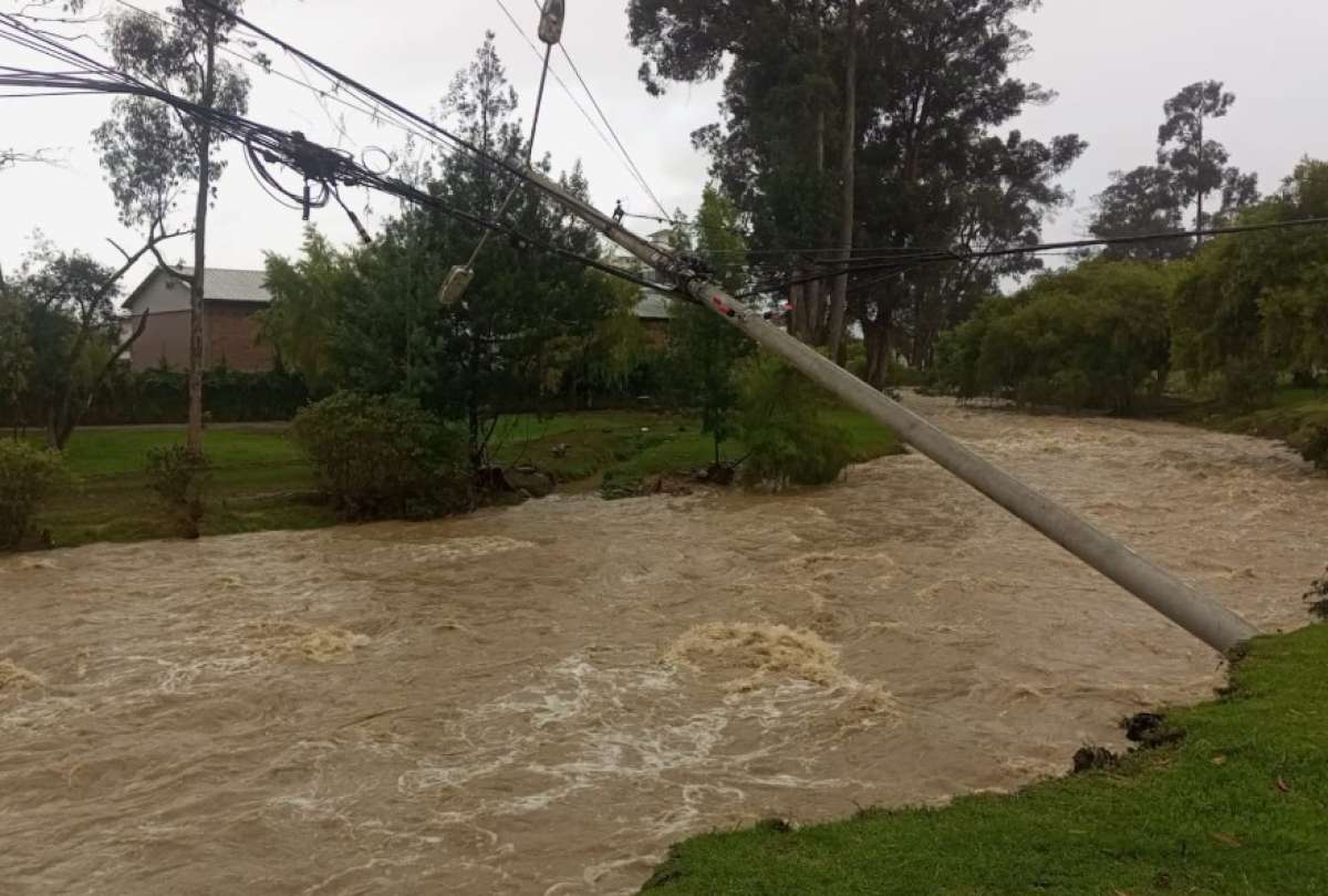 En Cuenca provocaron el desbordamiento del río Tomebamba