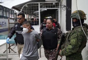 13 privados de la libertad colombianos fueron trasladados a su país de origen