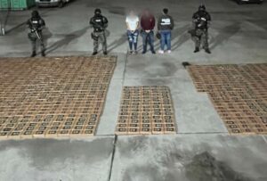 La Policía Nacional incautó una tonelada de droga durante un operativo ejecutado en Daule