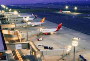 Un acuerdo entre Ecuador y Argentina permite frecuencias de vuelo ilimitadas y más libertad en las rutas