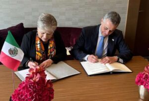 Alicia Bárcena, secretaria de Relaciones Exteriores de México, firmó un acuerdo