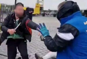 Un hombre armado con cuchillo atacó a seis personas