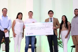 El presidente Daniel Noboa compartió la mañana con jovenes profesionales de la Universidad de Guayaquil