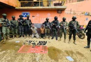 Un enfrentamiento armado entre presuntos líderes del grupo de delincuencia organizada “Los Lobos” contra militares y policías ocurrió en Camilo Ponce Enríquez, Azuay