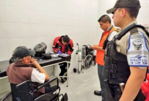 “Un ciudadano que sufrió un incidente, en la estación Cardenal de La Torre delMetro de Quito”