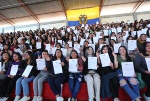El presidente, Daniel Noboa, anunció que 40.000 mujeres forman parte del programa de becas de educación superior ‘Futuro Femenino’