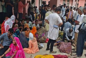 Al menos 116 personas se reportaron como fallecidas, luego de una estampida ocurrida durante una celebración religiosa en la aldea de Mughal Garhi,