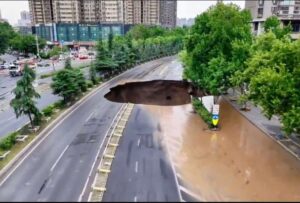 En las últimas horas, dos socavones de gran magnitud sorprendieron a China y México