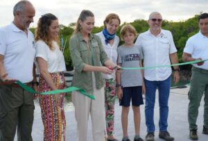 La ministra del Ambiente, Sade Fritschi, inauguró un nuevo muelle de operaciones marinas en Santa Cruz, Galápagos