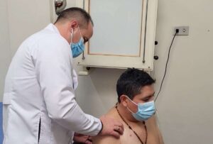 Nelson Palta, de 38 años, fue diagnosticado con leucemia linfoblástica aguda, en el Hospital Homero Castanier Crespo de Azogues