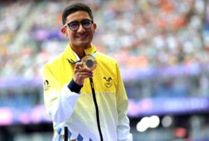 Los medallistas ecuatorianos Daniel Pintado, Lucía Yépez, Neisi Dajomes y Angie Palacios llegaron este lunes