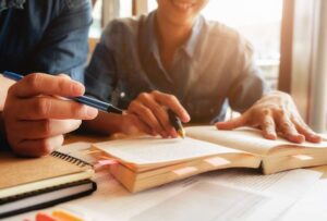 Gobierno entrega 117 becas