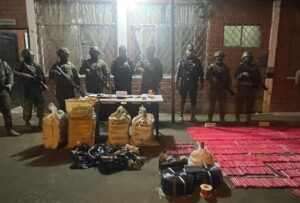 Mediante la red social X, la Policía Nacional confirmó que el balance sobre los enfrentamientos ocurridos en el cantón Camilo Ponce Enríquez, se trataría de 5 personas fallecidas y 3 heridos