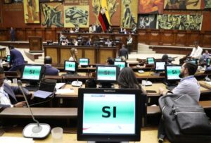 Con la renuncia del presidente de la Asamblea Nacional, Henry Kronfle para convertirse en el precandidato presidencial del Partido Social Cristiano (PSC)