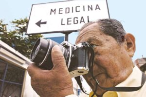 Jorge Espinoza falleció hace 8 años “UN HOMBRE PEQUEÑO QUE FUE GRANDE PARA LA FOTOGRAFÍA DE PRENSA”
