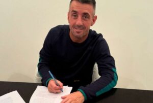 El mediocampista ofensivo Damián Díaz firmó su contrato con Banfield