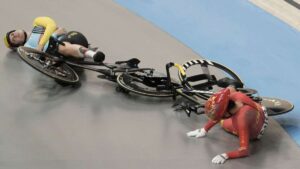 Un aparatoso accidente involucró a tres competidoras en los cuartos de final de la prueba femenina de ciclismo