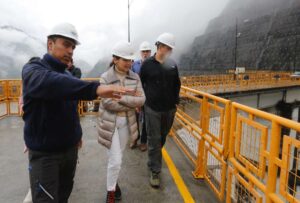 La Secretaría de Gestión de Riesgos y el COE Nacional monitorean el estado del embalse