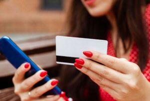 En Ecuador se ha hecho tendencia el uso de tarjetas de crédito o débito o billeteras móviles que facilitan las transacciones