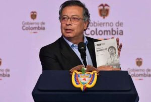En las últimas semanas, el presidente de Colombia, Gustavo Petro, ha radicalizado su discurso en contra de los medios de comunicación y de las redes sociales