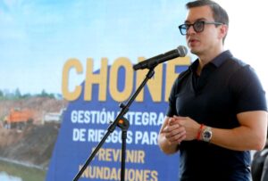 Con la presencia del presidente Daniel Noboa, el Gobierno Nacional estableció la suscripción de un convenio que iniciará los estudios técnicos de gestión integral del riesgo por inundaciones en Chone