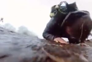 Un día lluvioso en las montañas de Anhui, China, estuvo a punto de convertirse en tragedia para Yang Meng