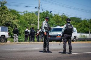 Al menos 11 muertos es el saldo que dejó un enfrentamiento armado entre grupos criminales en el municipio de Huajicori