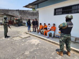 Evitar fugas y el desarrollo de actividades al margen de la ley, las Fuerzas Armadas por intermedio del Grupo de Operaciones Militares