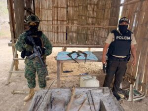 Inteligencia militar, realizó un allanamiento, en el cantón Puerto López