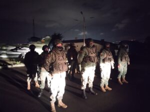 Personal militar de la Fuerza Aérea Ecuatoriana mantienen controles permanentes en la ciudad de Ambato