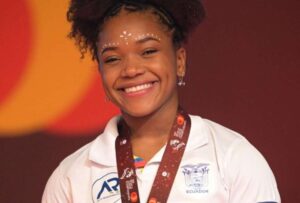 La pesista ecuatoriana Jessica Palacios, hermana menor de las medallistas olímpicas Neisi Dajomes y Angie Palacios, consiguió el tercer lugar en el Campeonato Mundial Juvenil de Levantamiento de Pesas