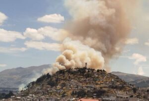 Un juez calificó la flagrancia y abrió la etapa de instrucción fiscal en contra del sospechoso que presuntamente habría provocado el incendio forestal en El Panecillo, centro de Quito