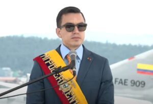Noboa a nuevos oficiales: “No se dejen tentar por los tentáculos de la corrupción
