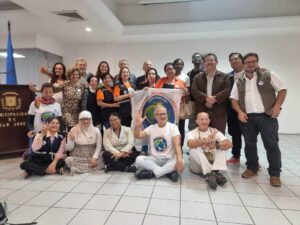 CONVERSATORIO CON EL EQUIPO BASE INTERNACIONAL DE LA  3.a MARCHA MUNDIAL POR LA PAZ Y LA NOVIOLENCIA EN LA MUNICIPALIDAD DE SAN JOSÉ
